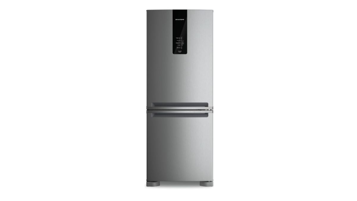 Geladeira Brastemp BRE57FK Inverse 447L em inox instalada na cozinha